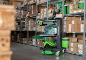 Foto von mobilem Arbeitsplatz im Lager unseres Partners NewCastle